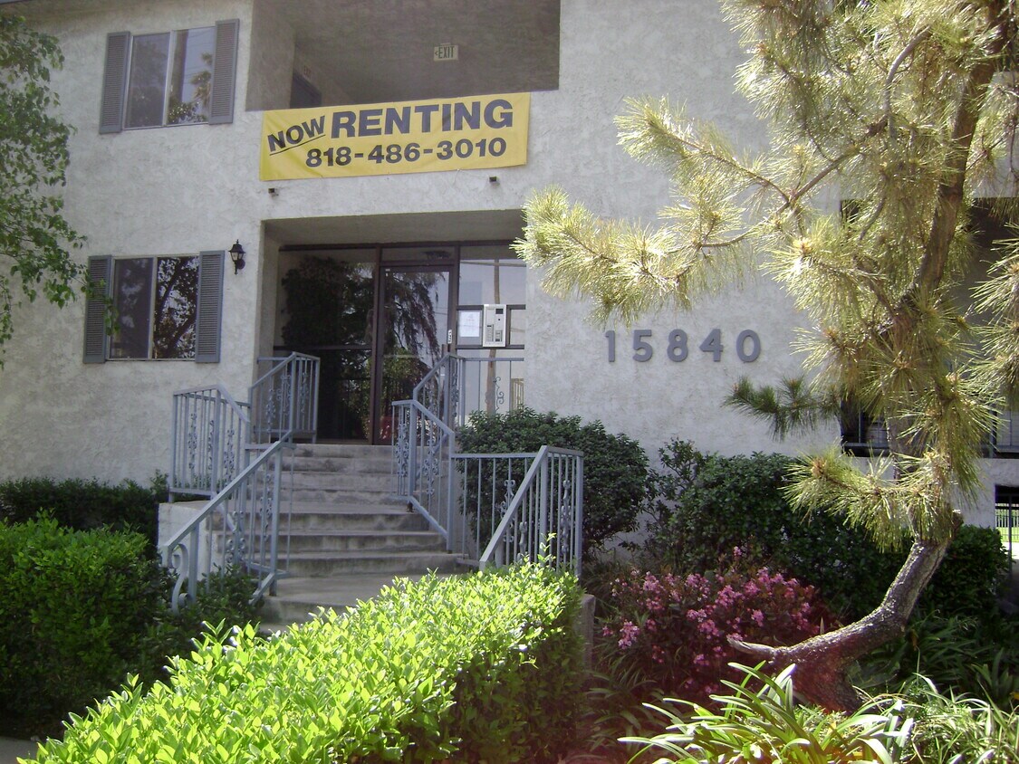 Foto principal - 11445 Sherman Way