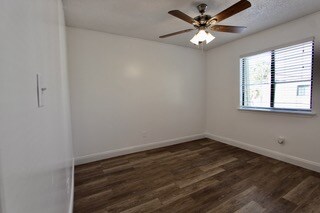 Building Photo - 308 Miracle Strip Pkwy SW