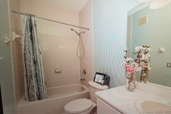 Foto del edificio - 17800 NW 73rd Ave