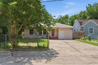 Building Photo - 410 Live Oak St