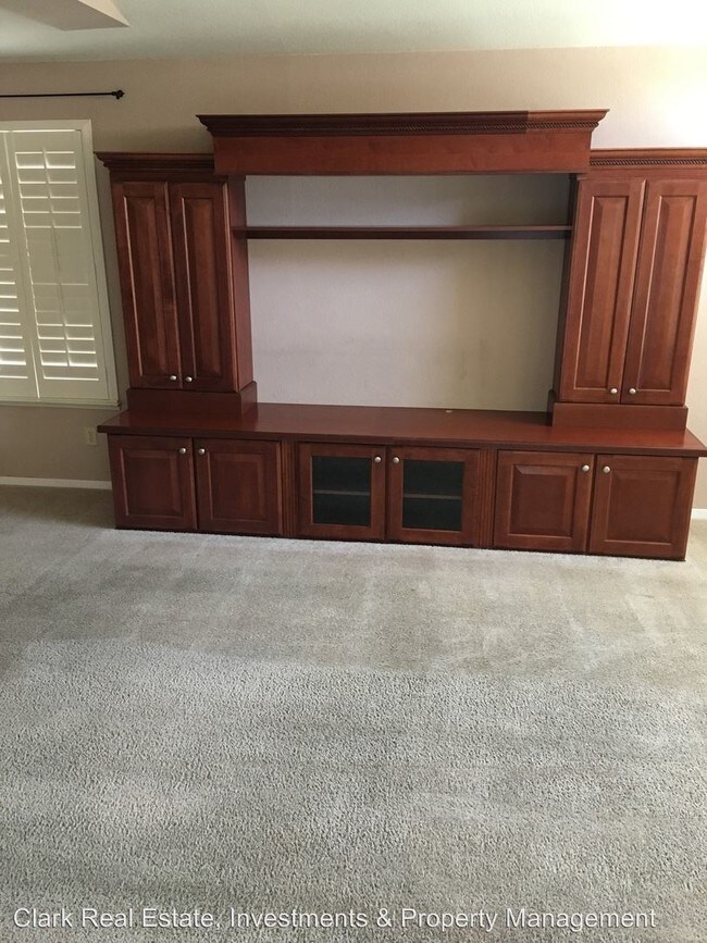 Building Photo - 4 br, 2 bath House - 2330 Gatewood Drive