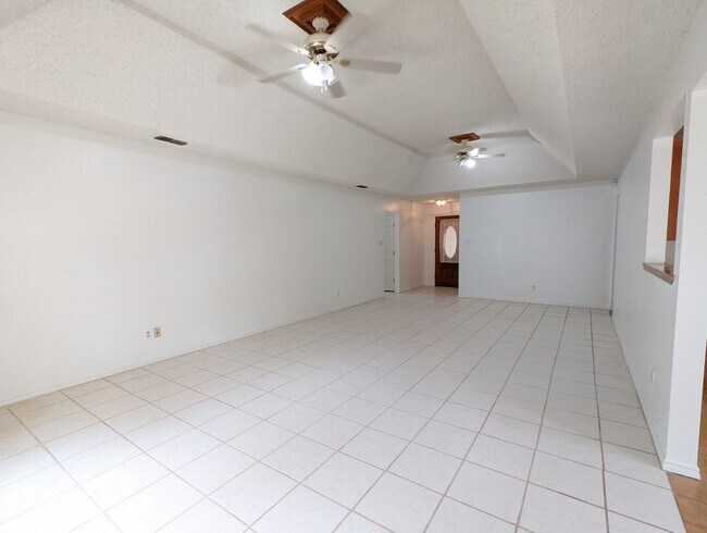Foto del edificio - 2913 Lakewood Ct