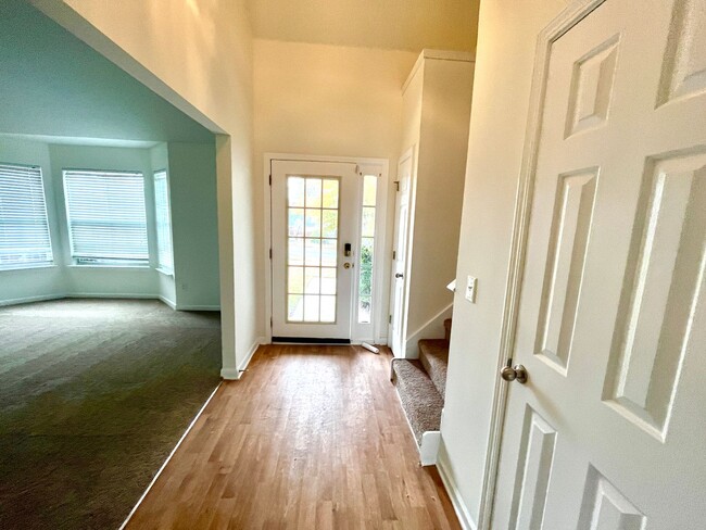 Building Photo - Great Home in Swim/Tennis Community