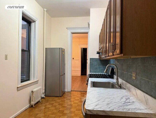 Building Photo - 312 W 98th St