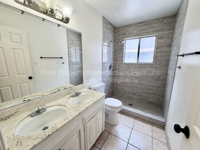 Foto del edificio - 5694 N 9th St