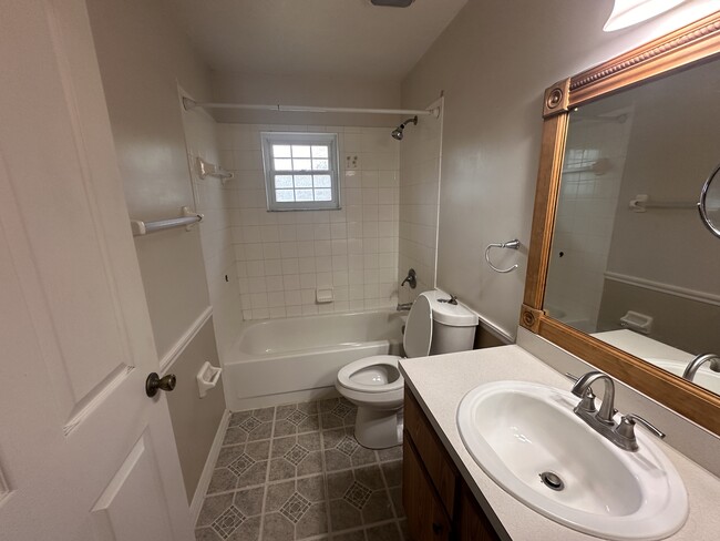 Building Photo - 30 Hemlock Terrace Dr