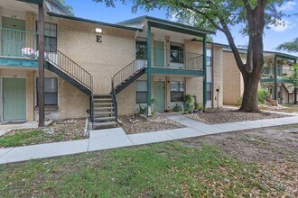 Building Photo - 1624 Aquarena Springs Dr
