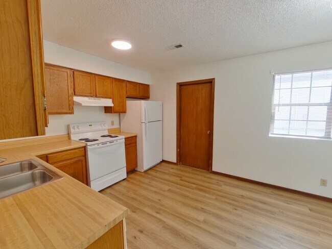 Foto del edificio - 3227 S Illinois St