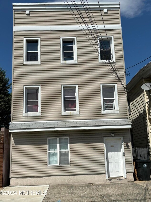 462 Compton Ave Unit 1st Floor, Perth Amboy, NJ 08861 Room for Rent
