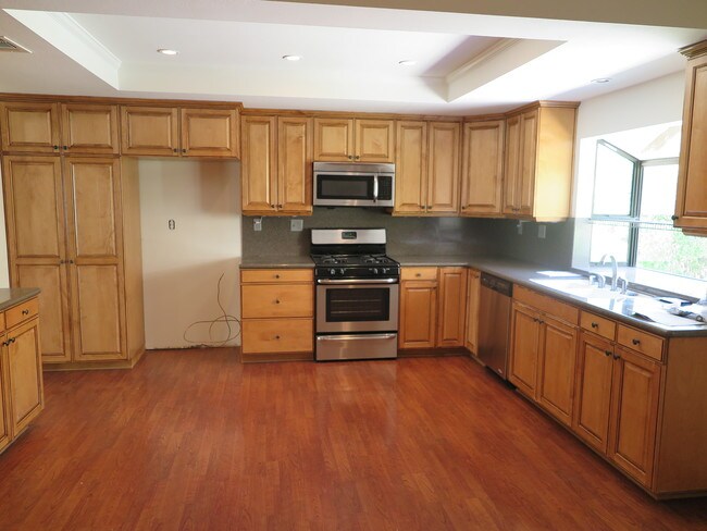 Chefs Designer Kitchen with cabinets - 3096 Collette Ct