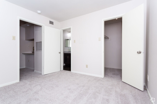 1BR,1BA-465sft - Coronado Apartments