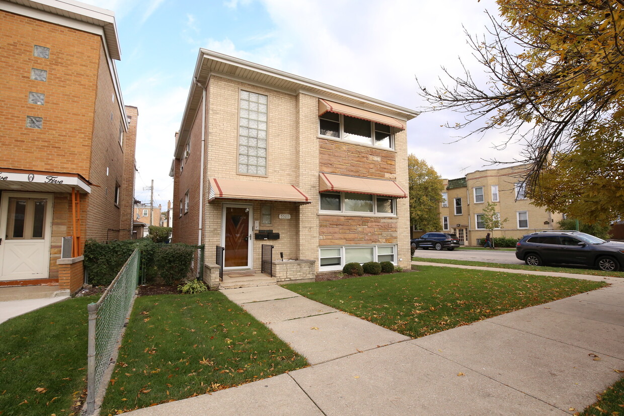 Foto principal - 5501 N Mango Ave