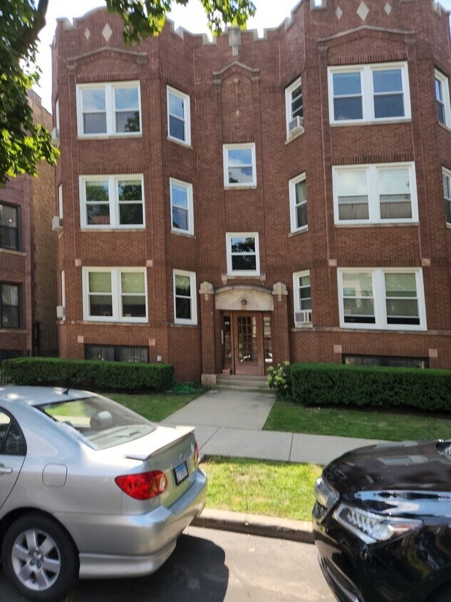 Primary Photo - 1463 W Farragut Ave