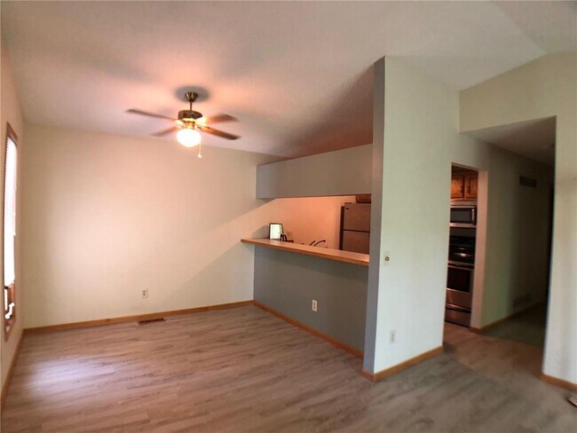 Building Photo - 8781 Jasmine Ln