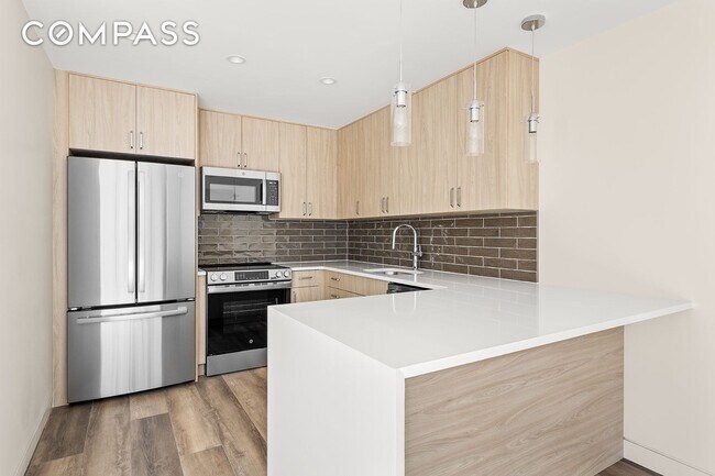 Building Photo - 48 W 68th St