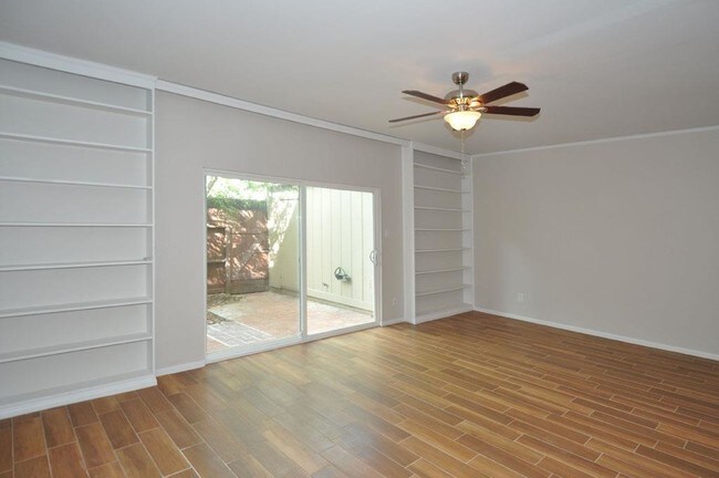 Foto del edificio - 14715 Barryknoll Ln