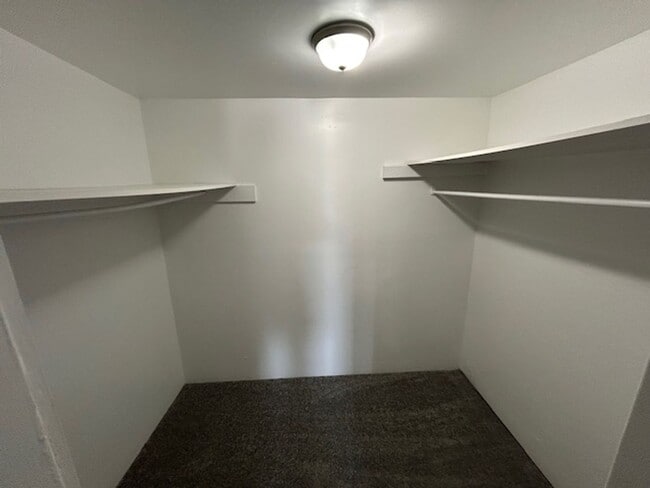 Building Photo - 3 Bedroom House near Carlie C's - Vouchers...