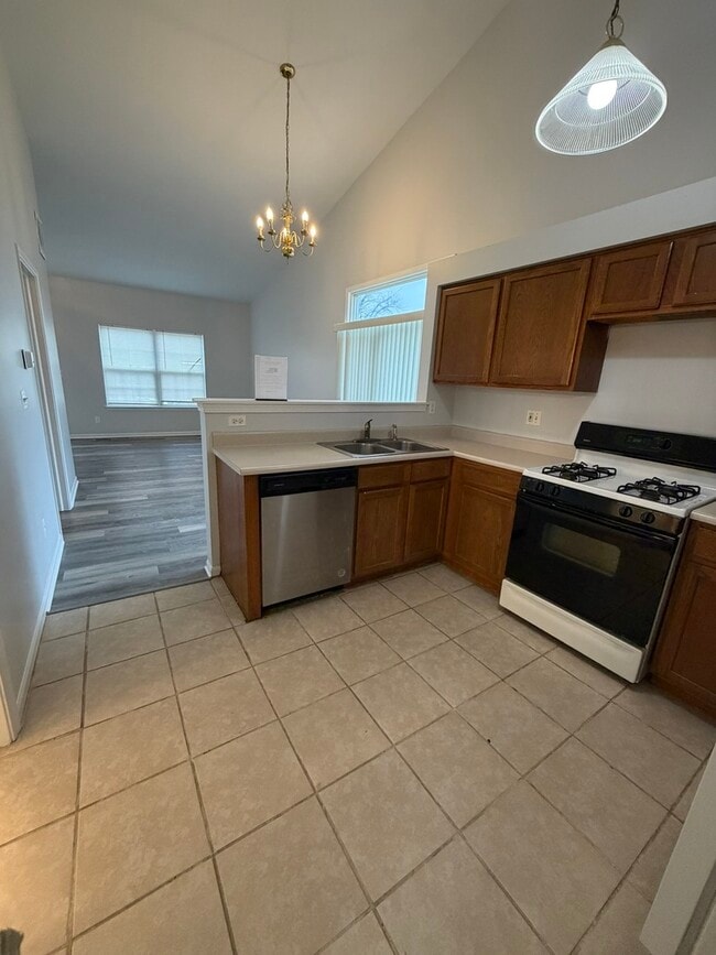 Building Photo - 14121 Faulkner Ct