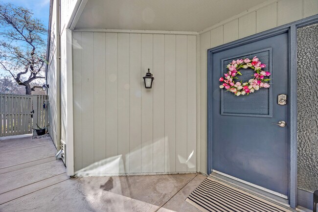 Foto del edificio - 7551 Maywood Dr