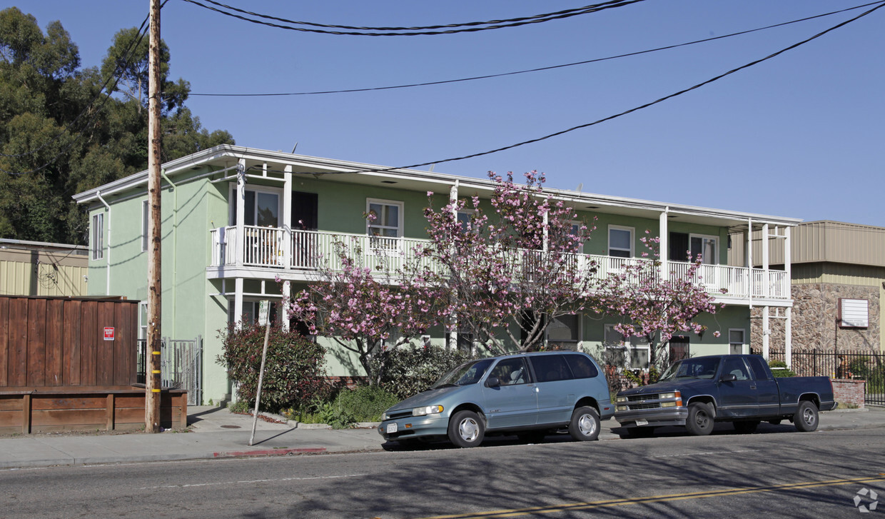 Building Photo - 825 San Leandro Blvd