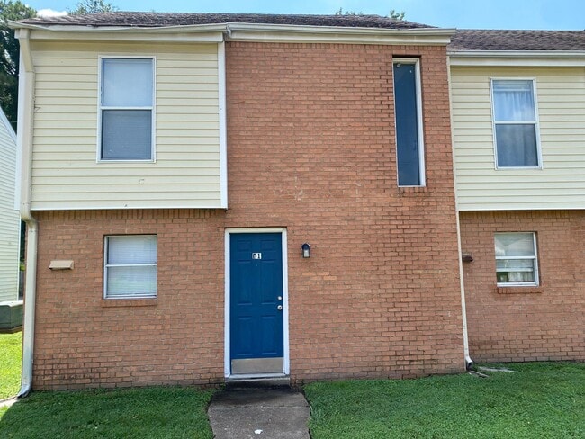 Building Photo - 884 Old Hickory Blvd