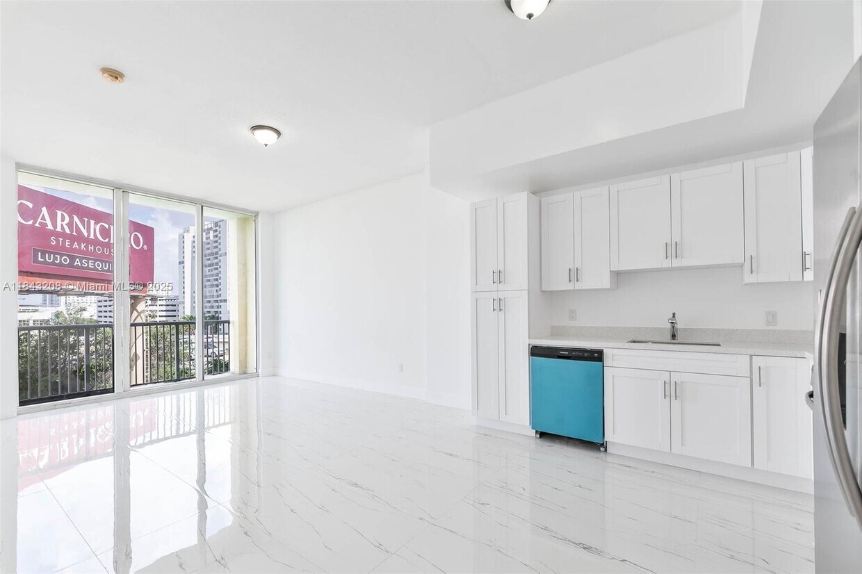 Foto principal - 1350 NW 8th Ct