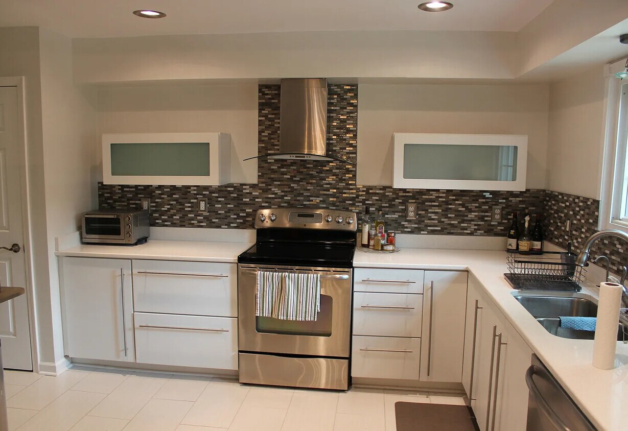 Foto principal - 916 Hoover Village Dr