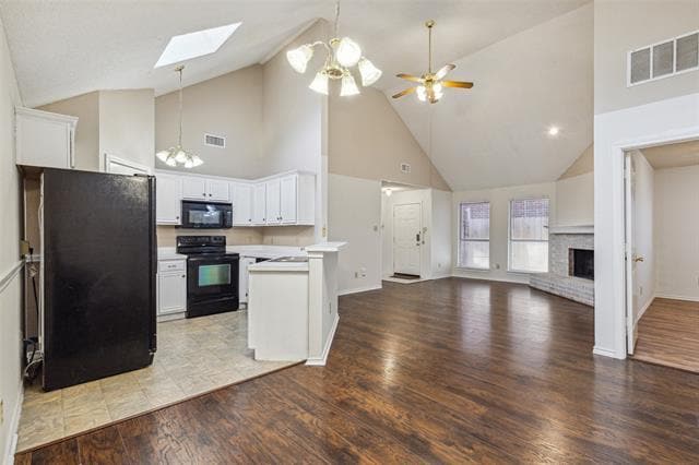 Building Photo - 465 El Rio Dr