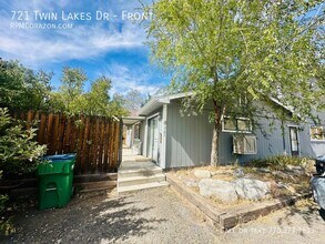 Building Photo - 721 Twin Lakes Dr