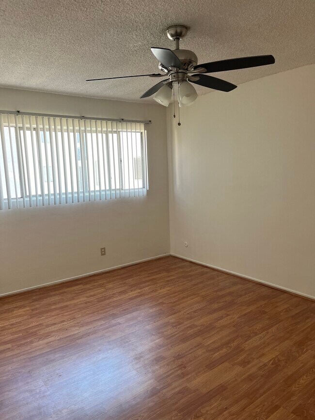 Foto del edificio - 1012 N Laurel Ave