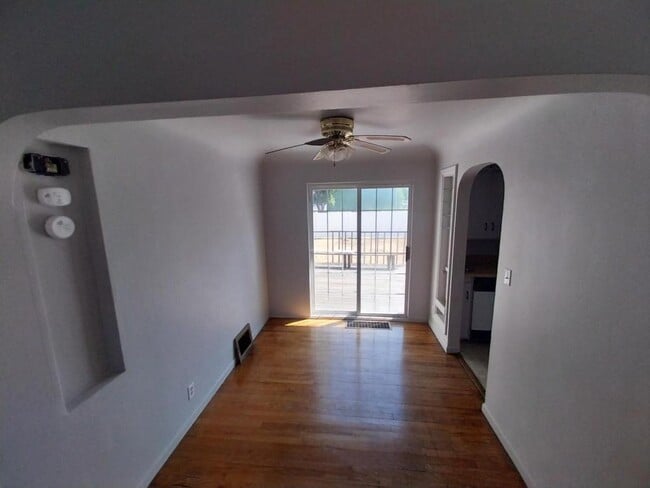 Building Photo - 624 N Marguerite Rd