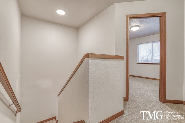 Foto del edificio - Brand New Construction 2 Story Duplex in W...