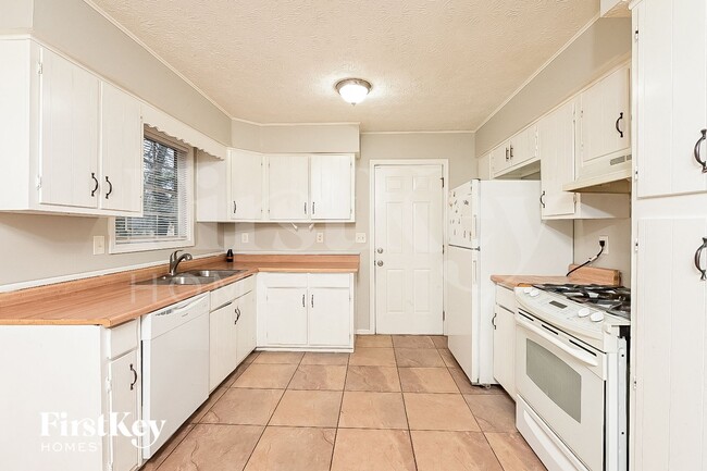 Foto del edificio - 3327 Creekwood Dr