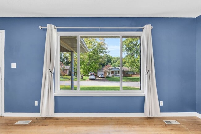 Building Photo - Located in the Heart of Hixson! 3 beds, 2 ...