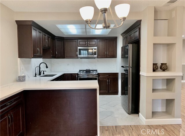 Foto del edificio - 1826 Rainbow Terrace Ln