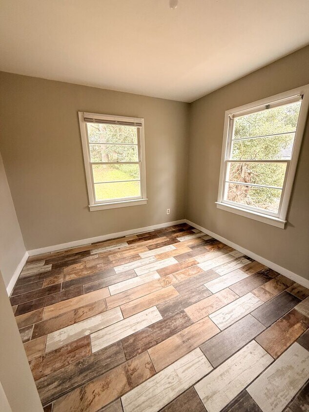 Foto del edificio - 1221 W Alden Ave