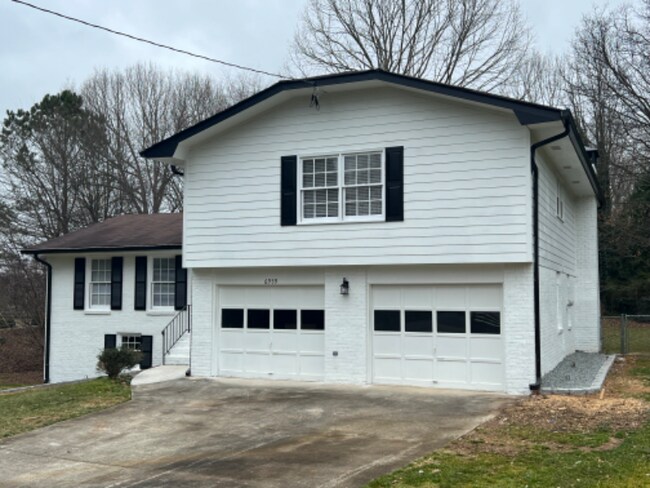 Building Photo - 6959 Lockridge Dr NW