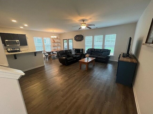 Foto del edificio - 174 Calm Oaks Cir