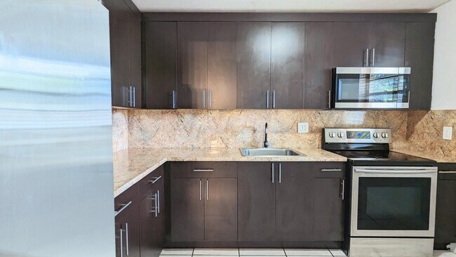 Foto del edificio - 3253 Foxcroft Rd