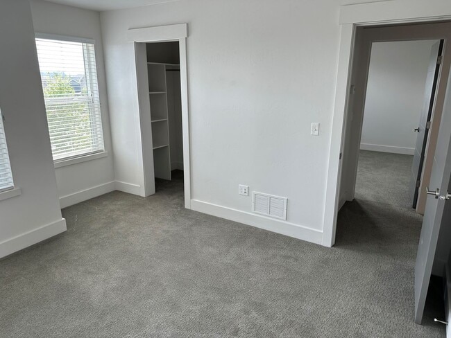 Building Photo - Beautiful  4 bedroom home in Woodland Park...
