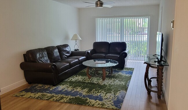Building Photo - 207 Tropic Isle Dr