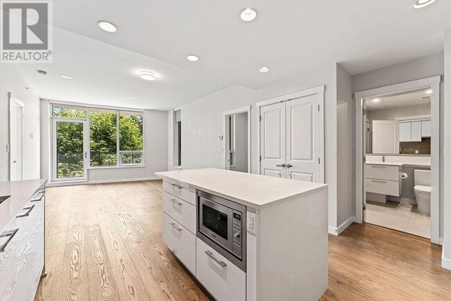 Building Photo - 3563-3563 Ross Drive