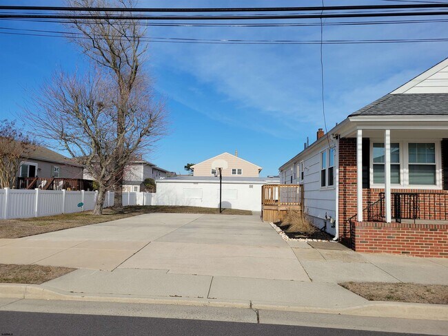 Building Photo - 303 N Washington Ave