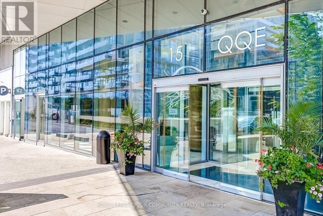 Building Photo - 15 Queens Quay E