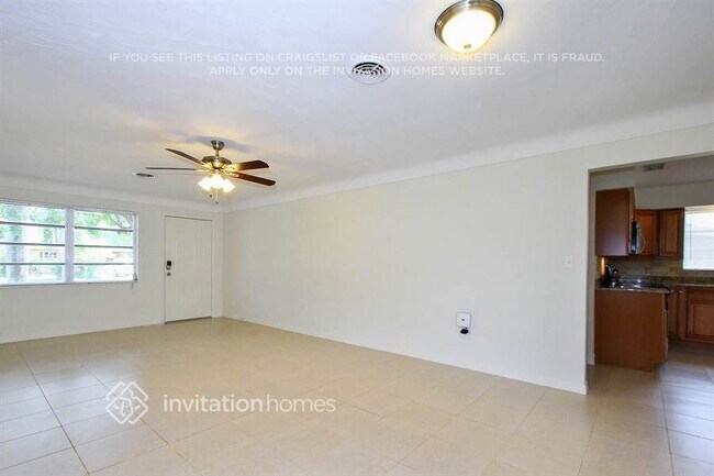 Foto del edificio - 2449 Chandler Ave