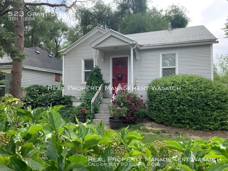 Primary Photo - 3 Bedroom 1.5 Bath Rose Park Home!