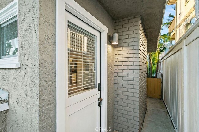 Building Photo - 256 Avenida Madrid