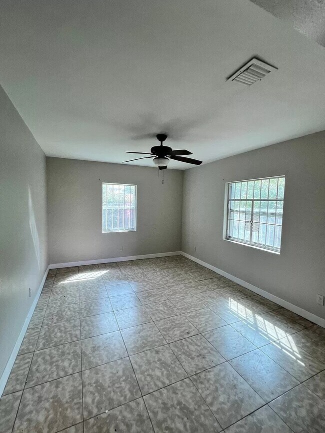 Building Photo - 1610 NW 66th St