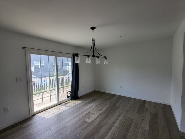 Foto del edificio - Spacious Modern 3 Bedroom Townhome in Annv...