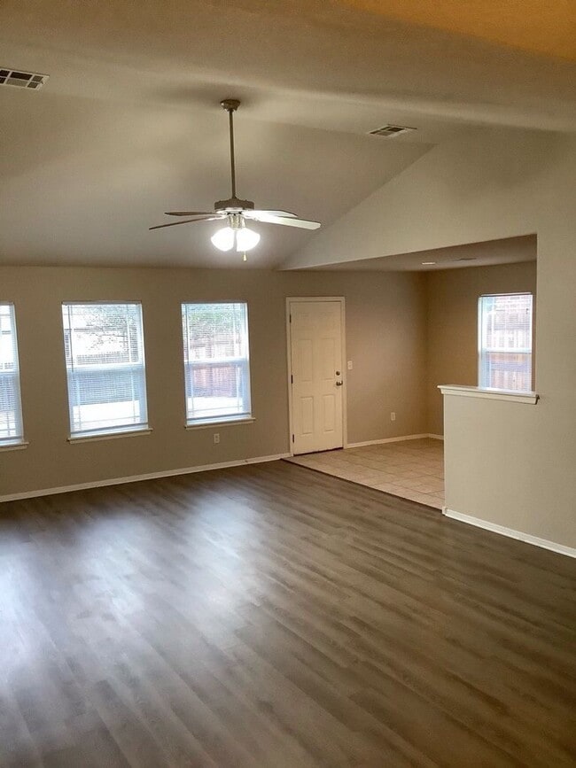 Building Photo - 3 Bed | 2 Bath | Owasso